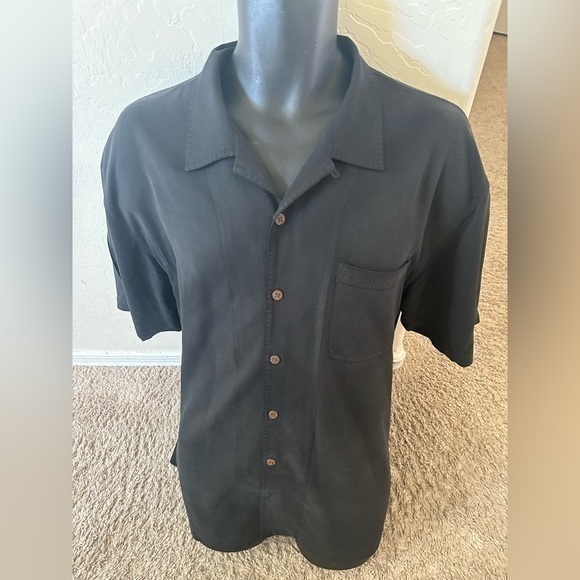 Tommy Bahama Other - Men’s Tommy Bahama silk black shirt button front size XL pre own
